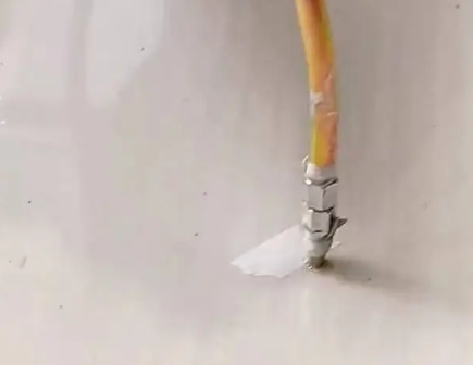 石阡瓷砖空鼓维修公司专业解答在瓷砖铺贴过程中，如果使用的砂料过粗（如全部使用了粗砂），可能会导致以下问题